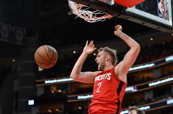 欧宝app-纽卡斯尔训练开放日；转会期再遭质疑引欢呼；NBA常规赛在即；资深球员宣示担当的简单介绍-欧宝app