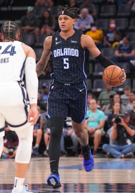 包含赛前阿森纳手感冰凉今晨洛杉矶湖人调整名单以备全明星赛，孟菲斯灰熊今晨队长鼓劲直接炸裂的词条